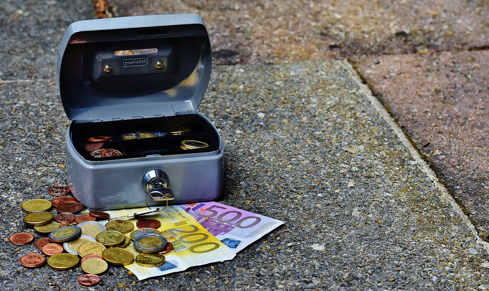 cashbox-1643007_960_720